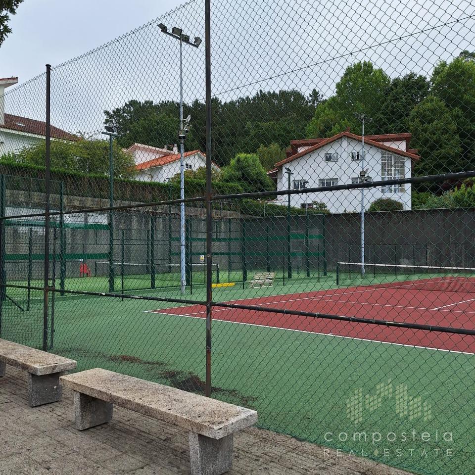 Zonas comunes, pista de padel y tenis