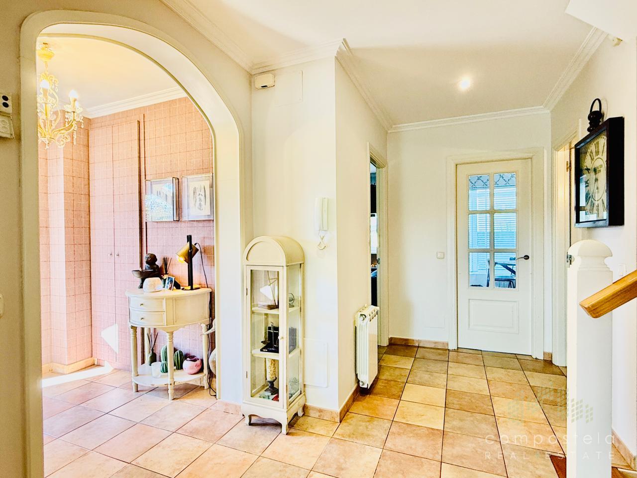 Luminoso y amplio hall