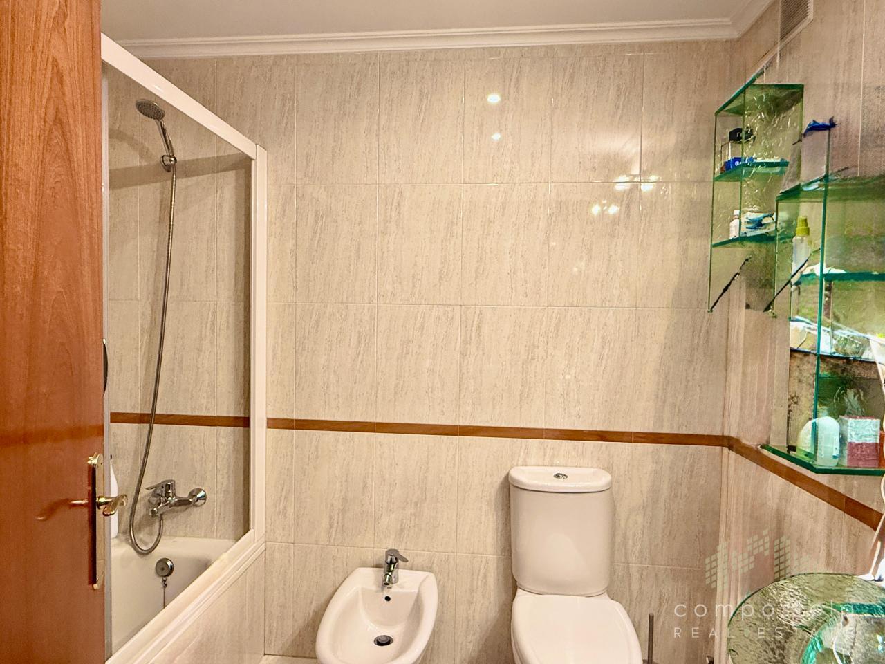 Baño incorporado en dormitorio principal