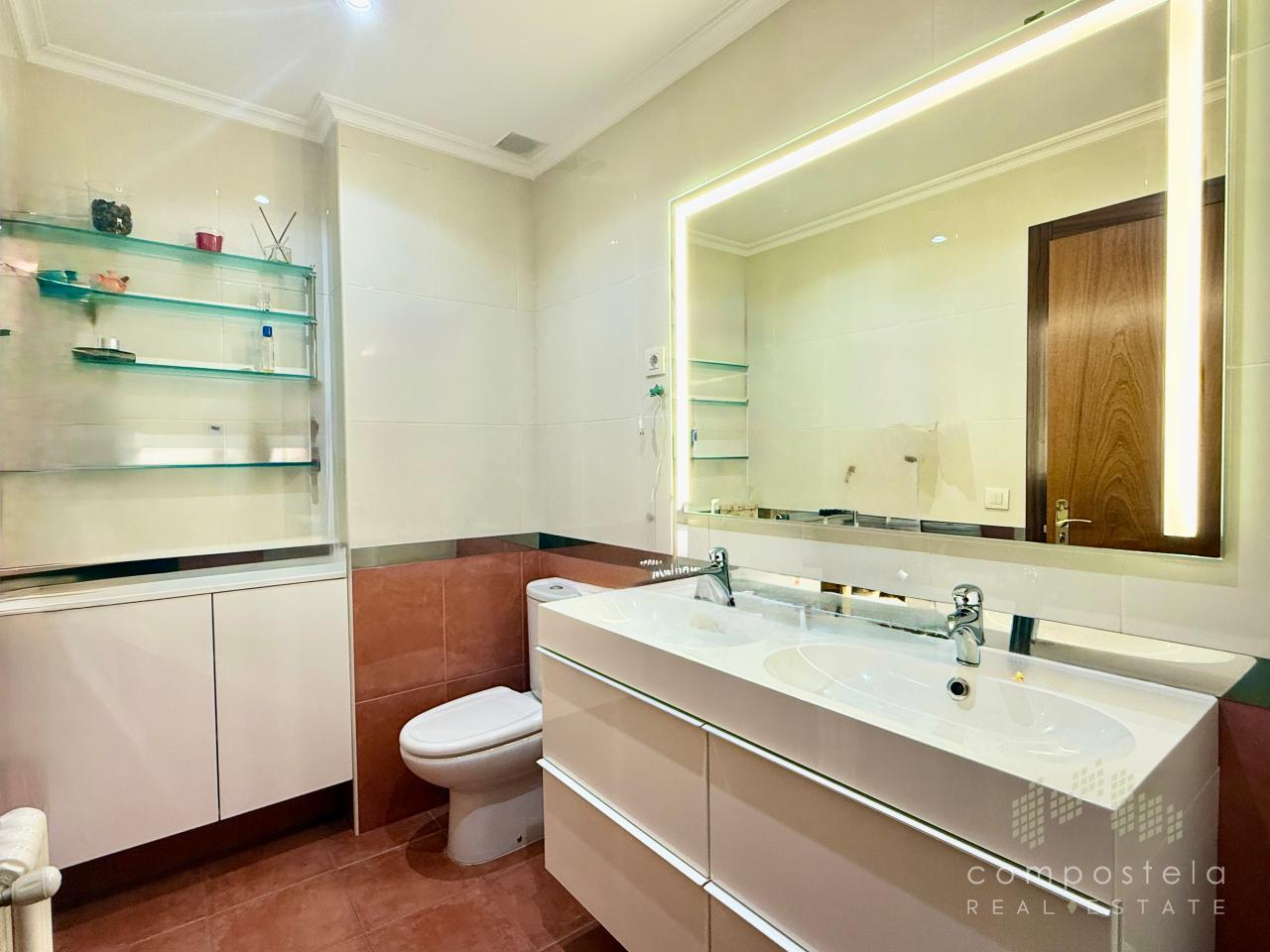 Baño general en planta alta de vivienda