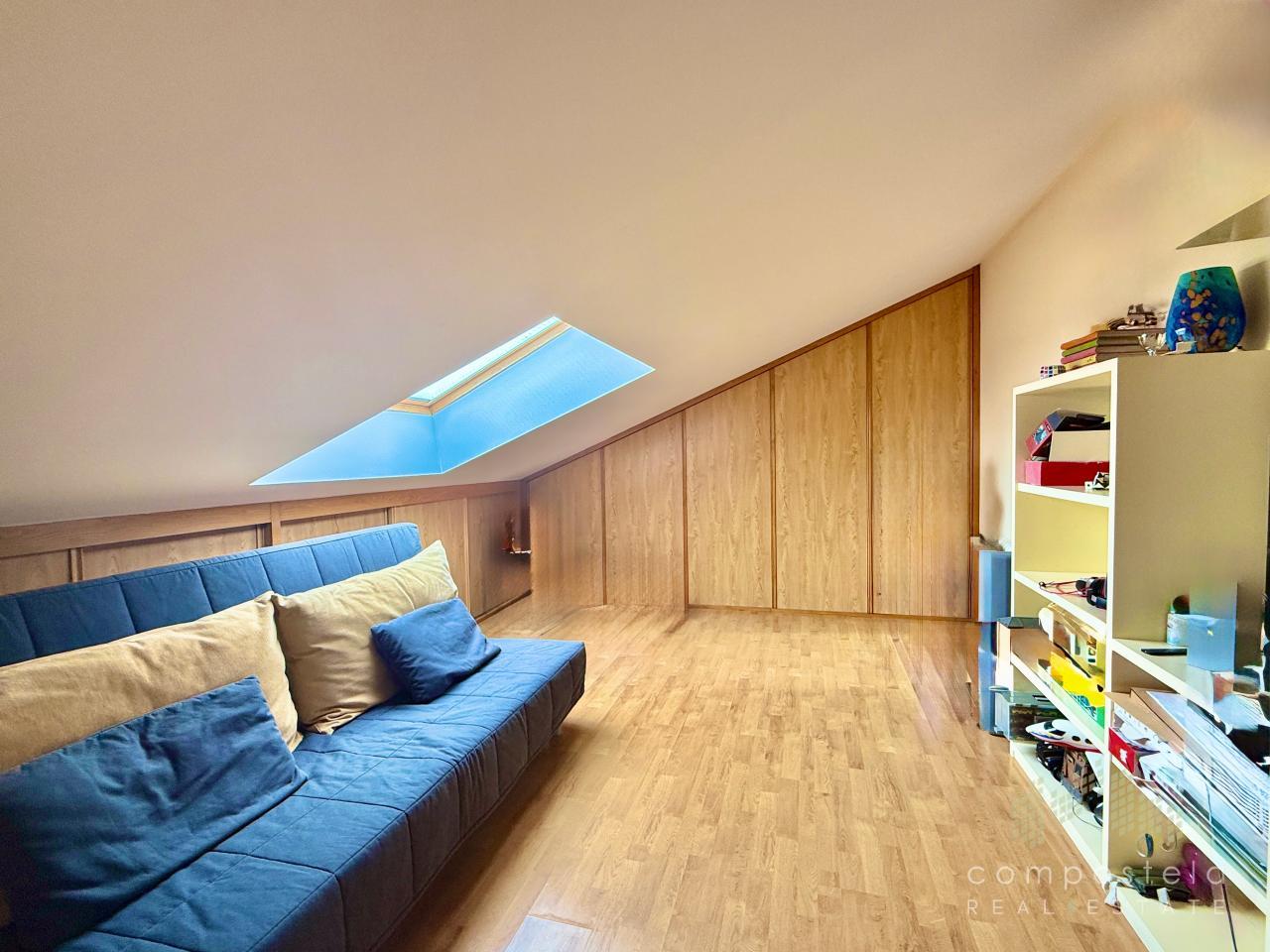Dormitorio/Estudio/Zona de estar en bajo cubierta