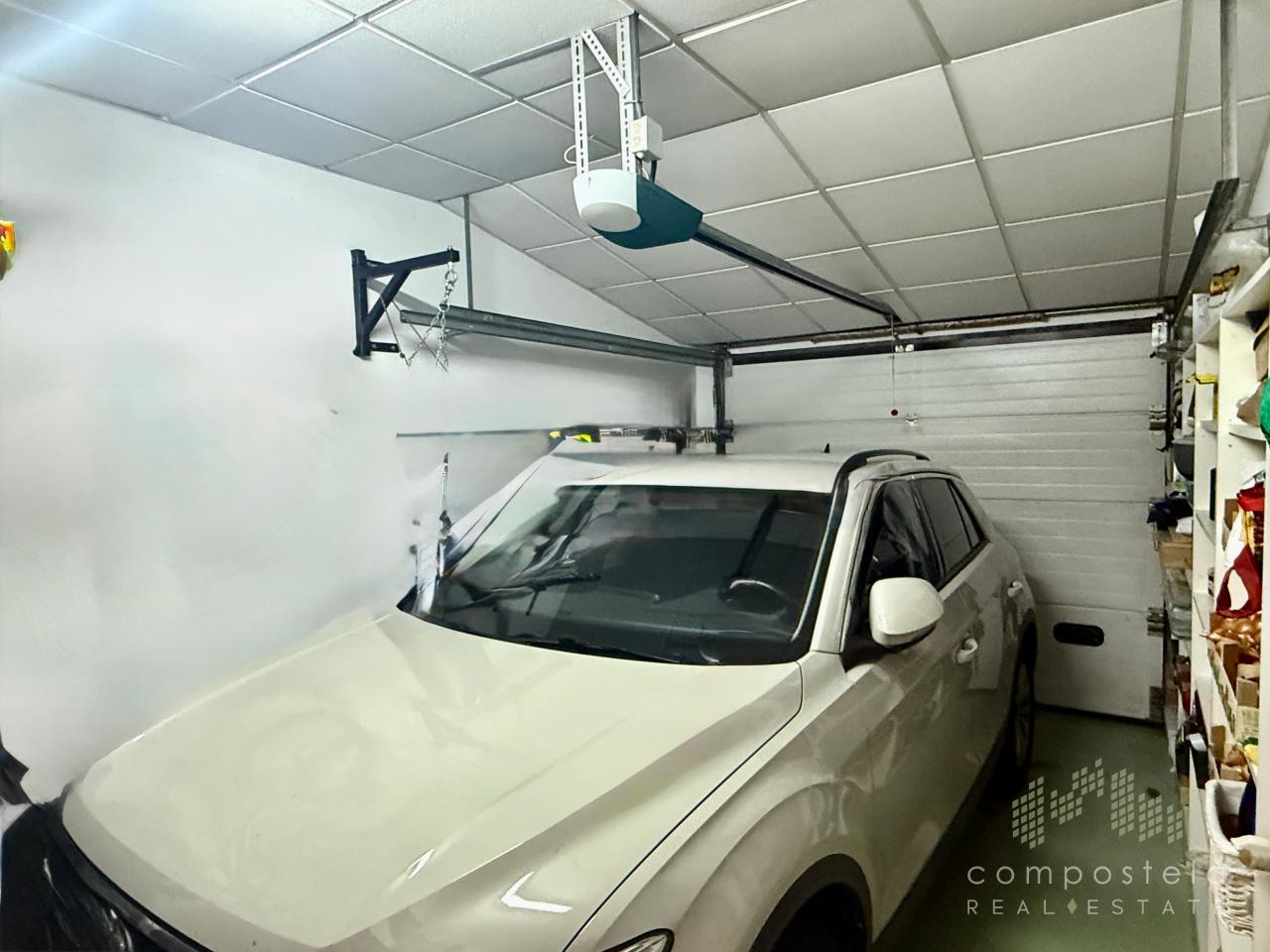 Garaje cerrado para 1 coche en planta baja de vivienda