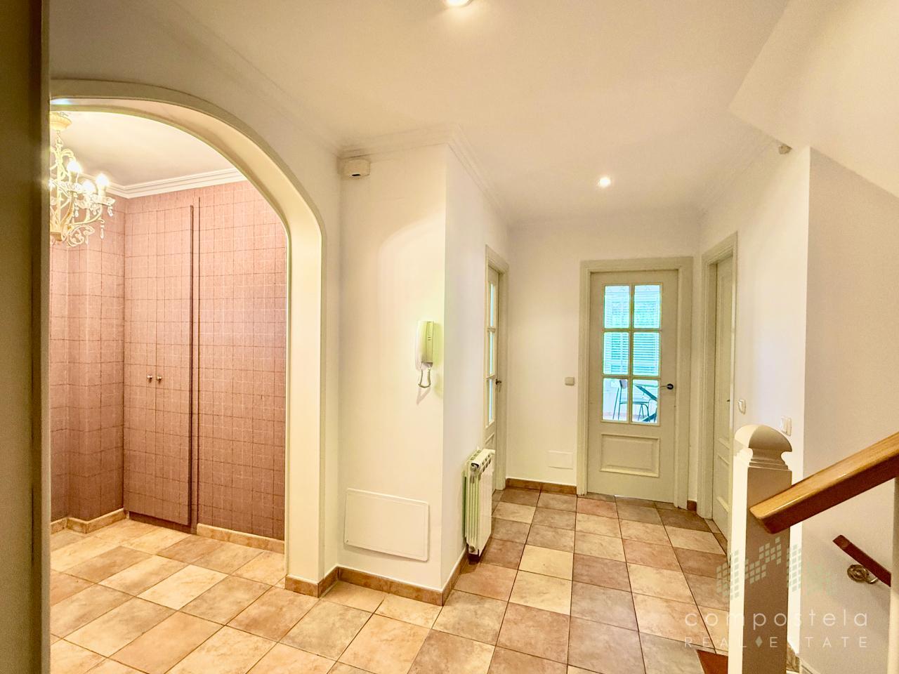 Amplitud en hall, primera planta 