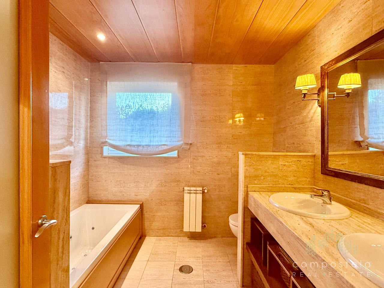 Baño incorporado en suite, dormitorio principal