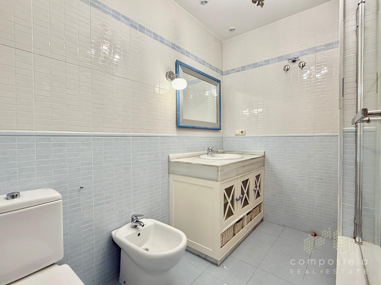 Mobiliario de baño general en 1ª planta