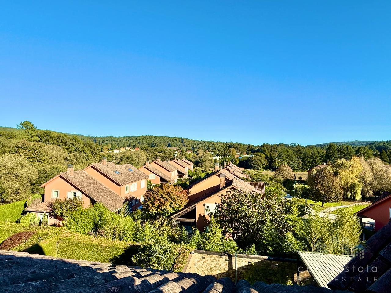 Vistas desde dormitorios, y planta bajo cubierta