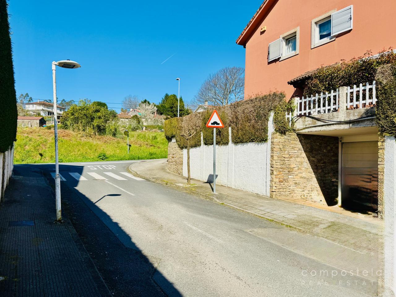Exclente garaje y planta sótano de vivienda