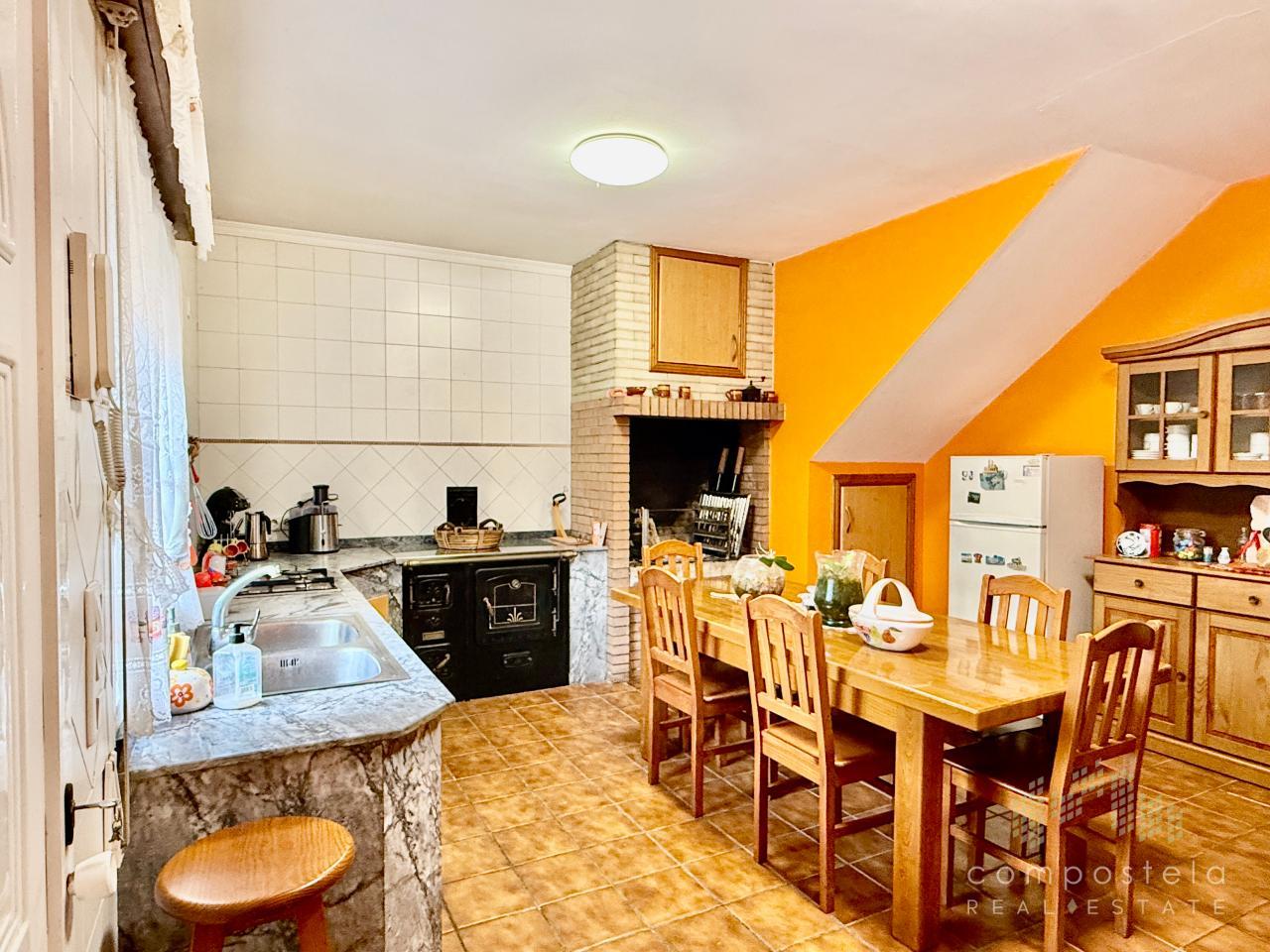 Cocina rústica, planta baja de vivienda