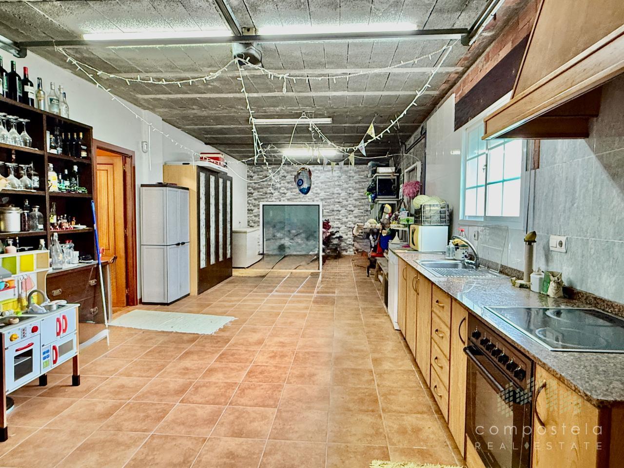 Garaje, capacidad para 2 coches comodamente