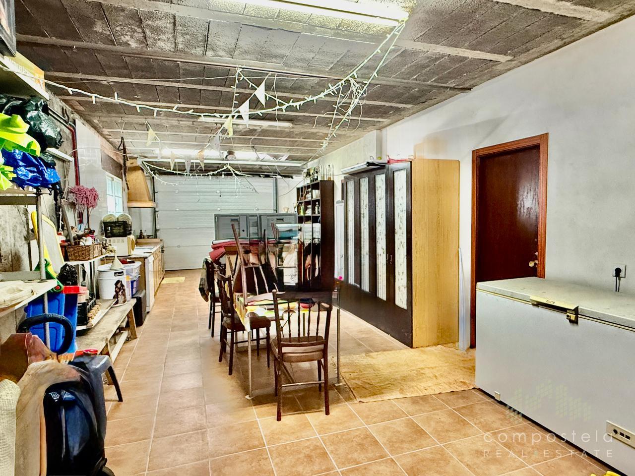 Planta baja vivienda, garaje, cocina rústica y 1 baño