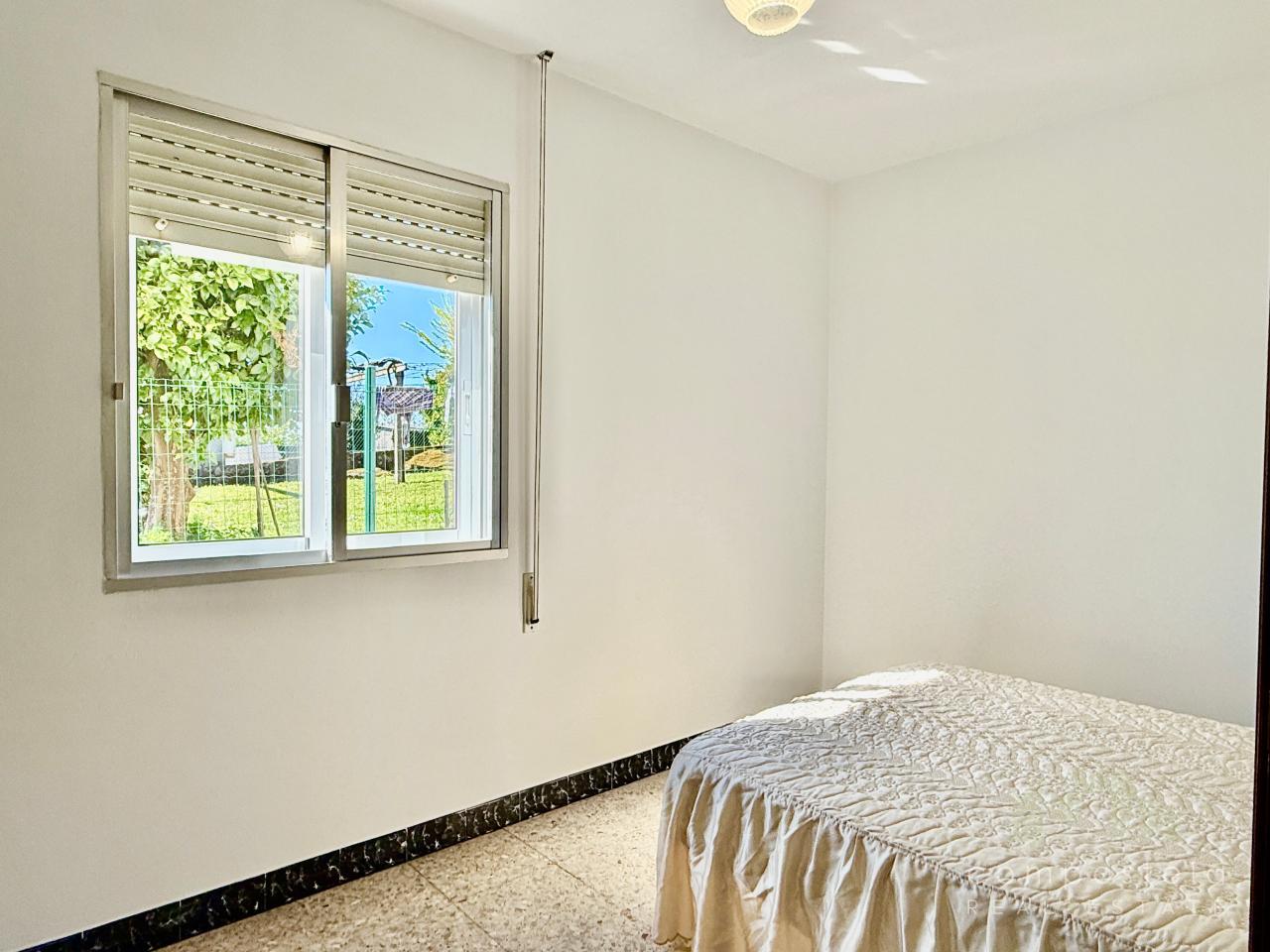 1º Dormitorio, exterior, vistas a parcela