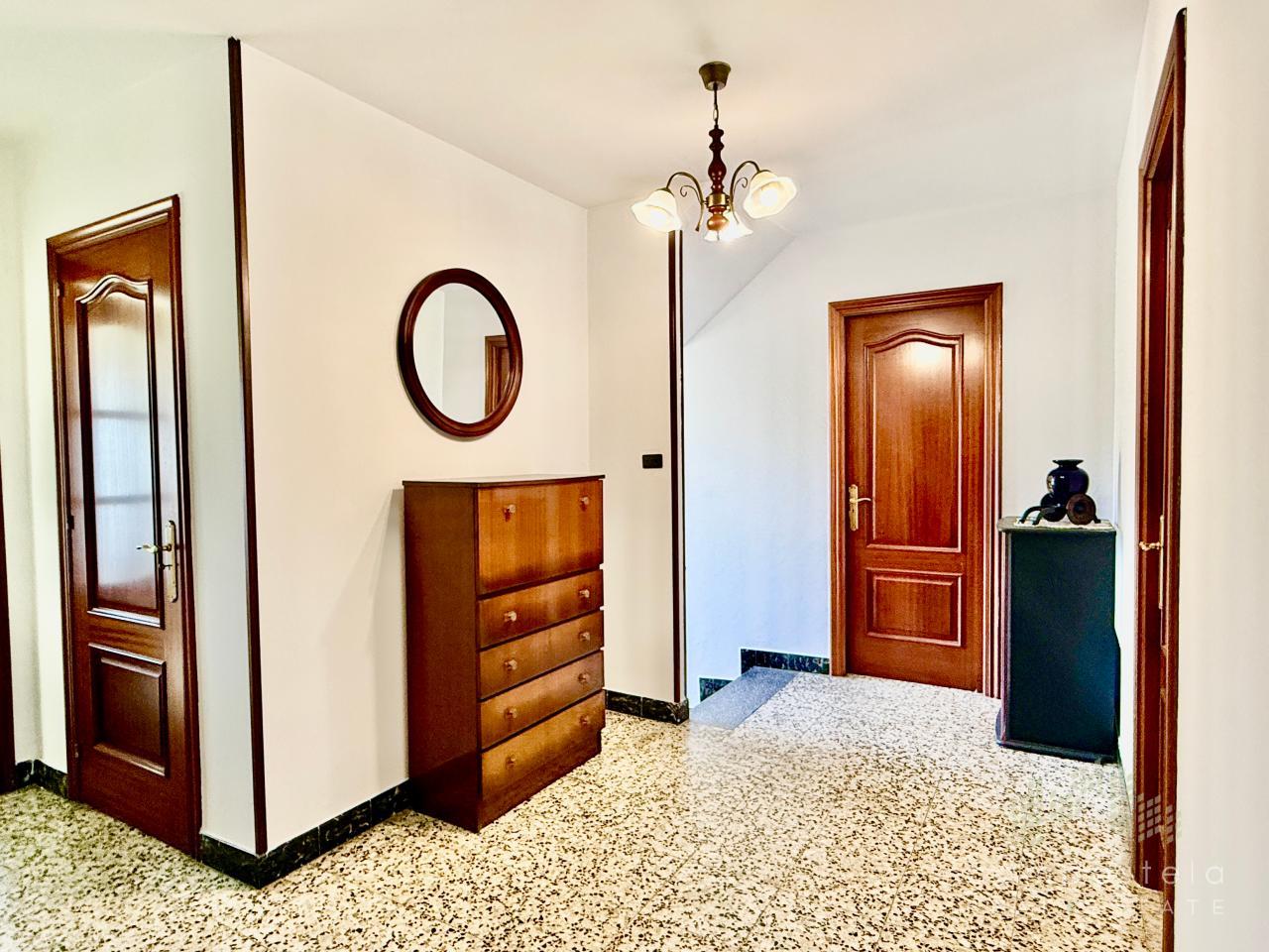 Distribuidor 2ª planta con 5 dormitorios y 1 baño