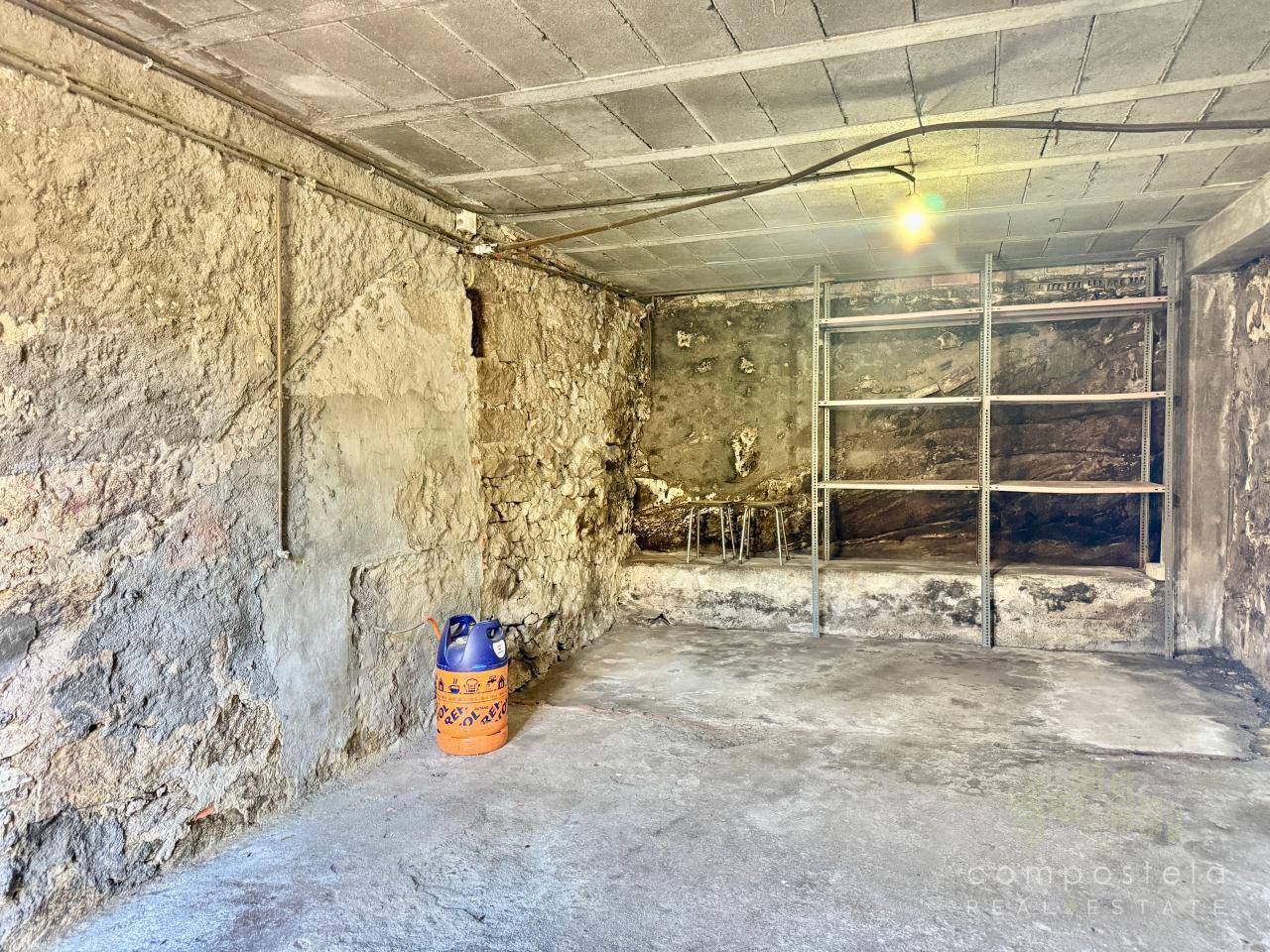 Garaje cerrado, capacidad para 1 coche, furgoneta