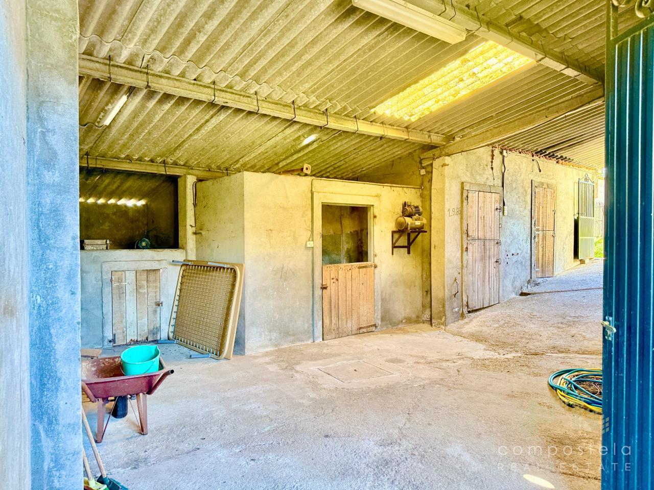 Alpendre anexo, típico en casa rural