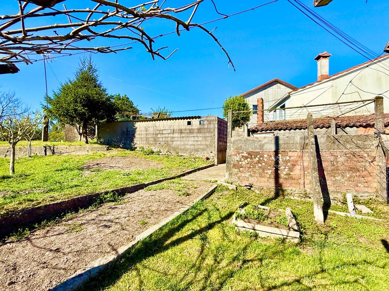 Parcela, parte de atrás de la propiedad