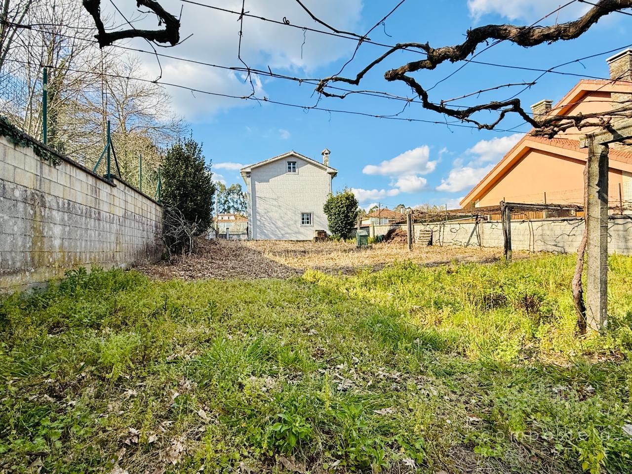 Finca, pequeña casa con necesidad de reforma