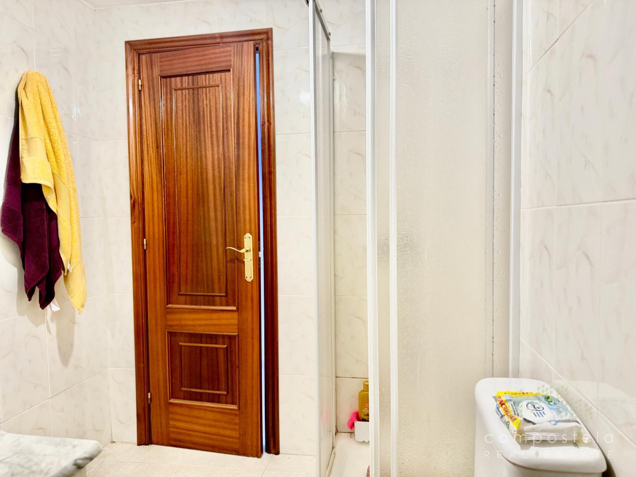 Plato de ducha en baño de planta baja