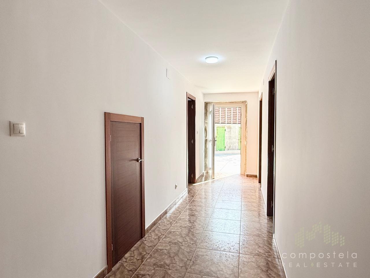 Planta Baja; amplitud en hall