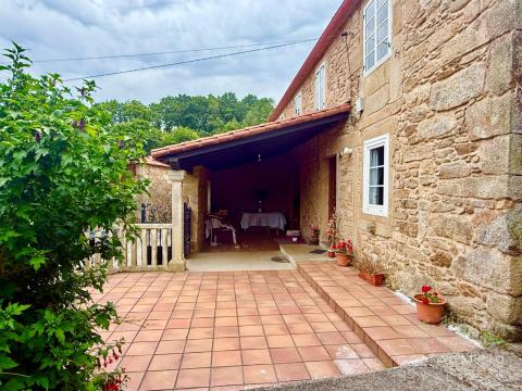 2 casas a rehabilitar y 1 almacen, uso agrario. Santiago