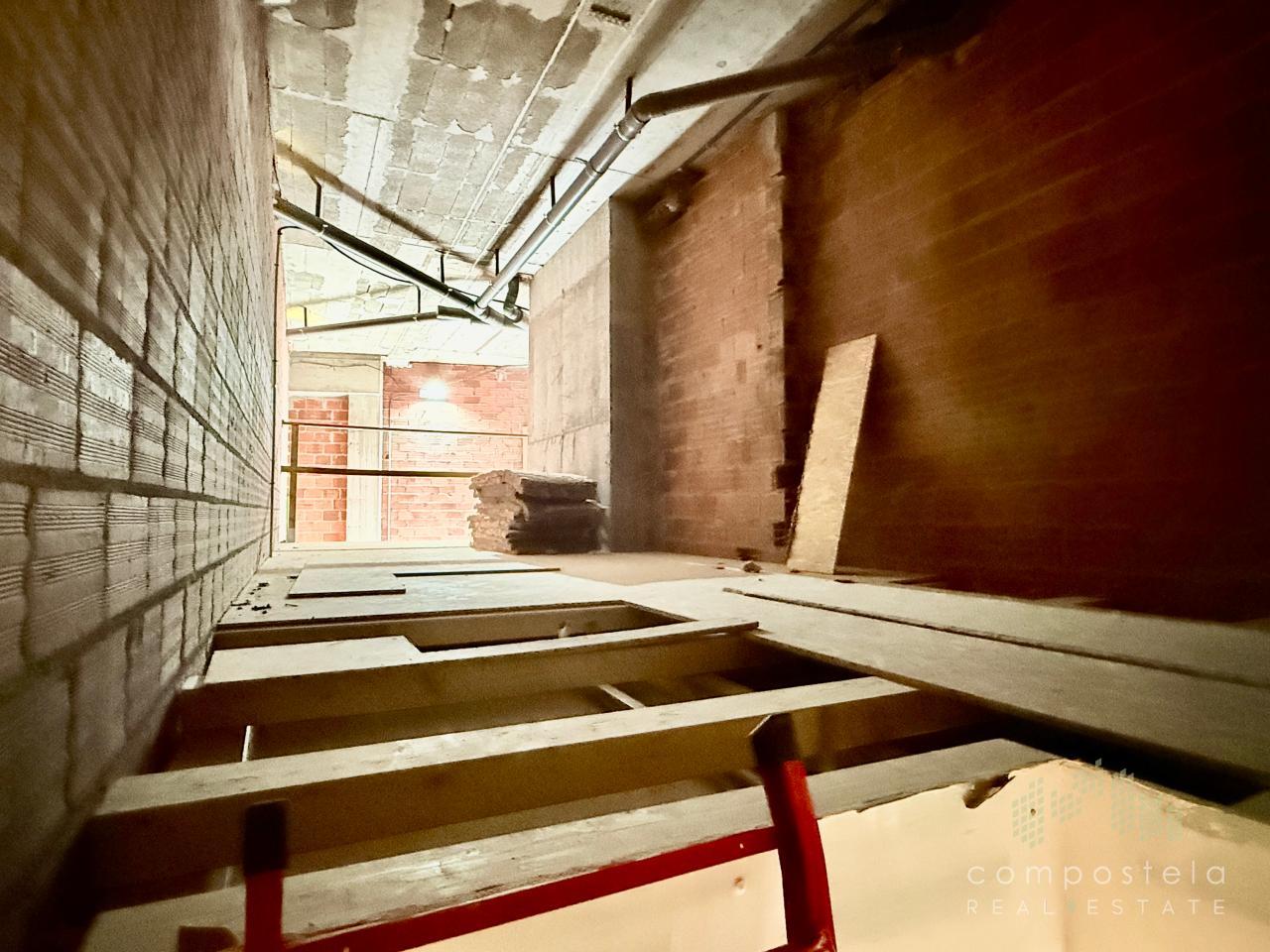 Entreplanta local, ideal para despacho, almacén...