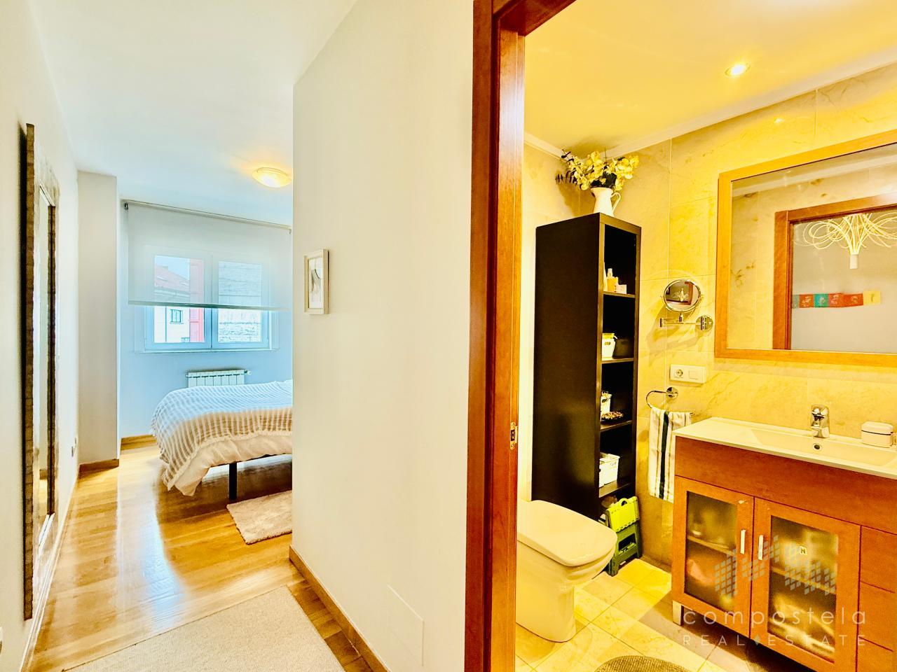 Dormitorio principal con baño 