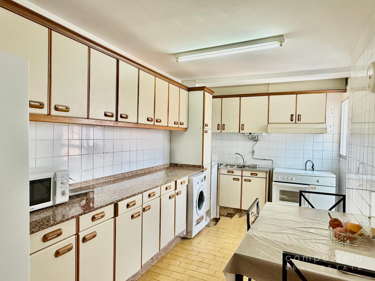Cocina, estancia amplia y cómoda