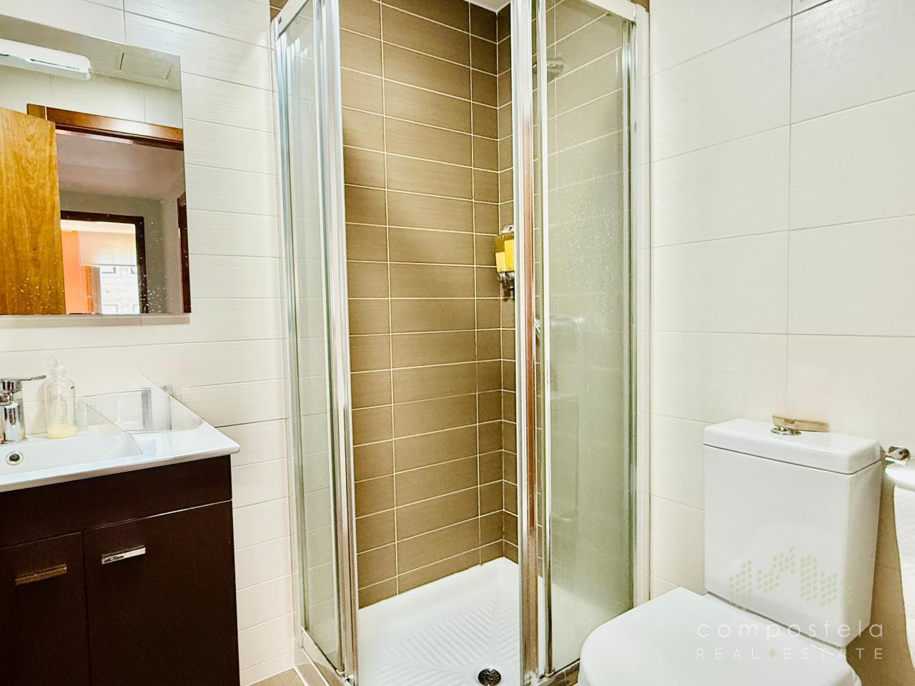 Cómodo baño acondicionado
