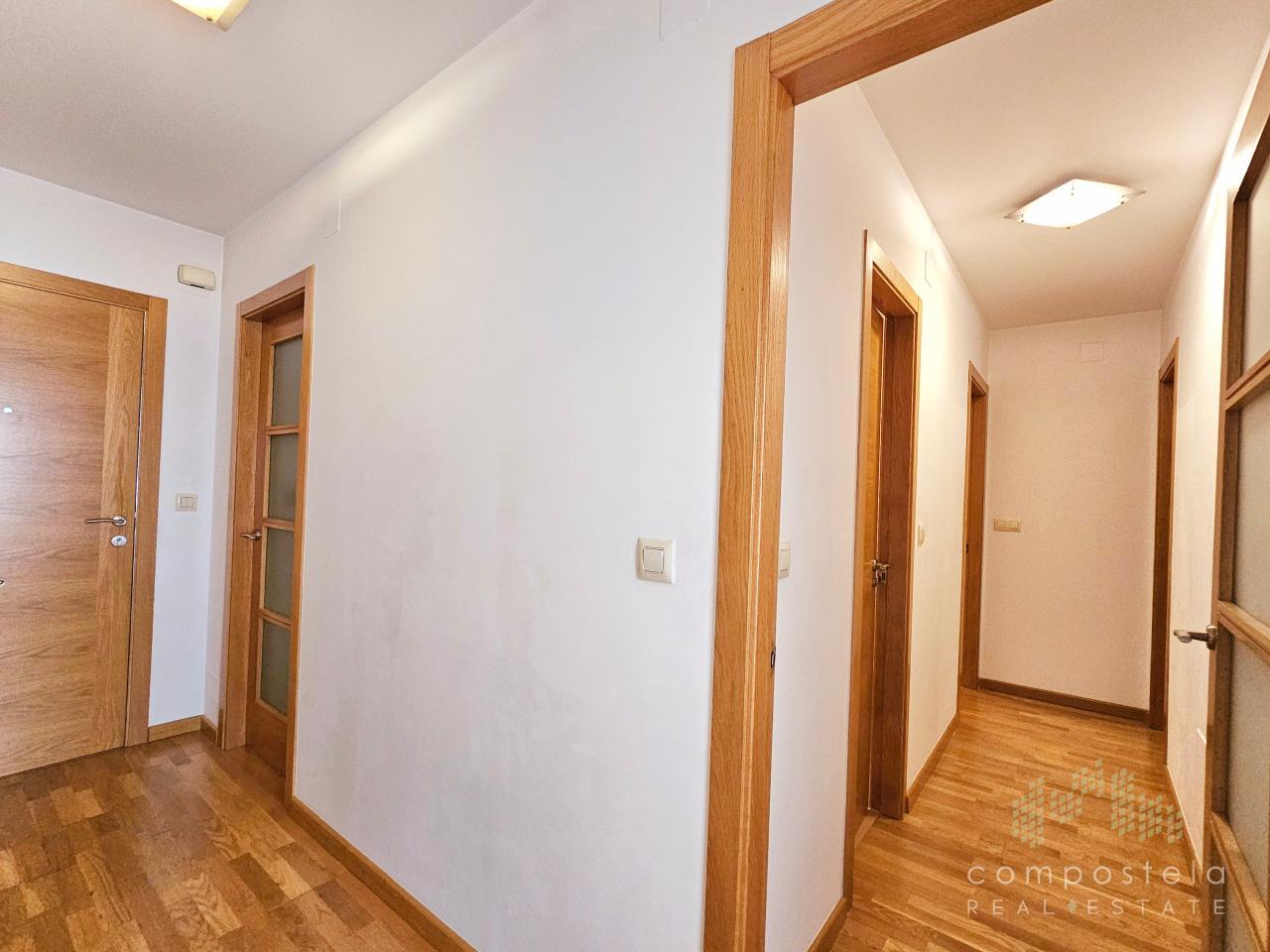 Hall, distribuidor hacia zona de dormitorio