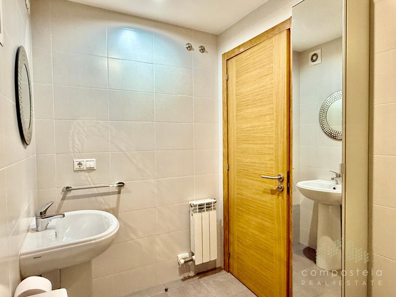 Cómodo y amplio baño general