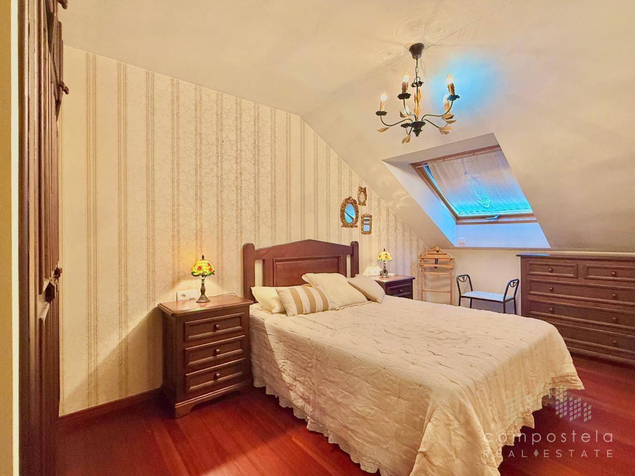 Dormitorio, persiana eléctrica en velux