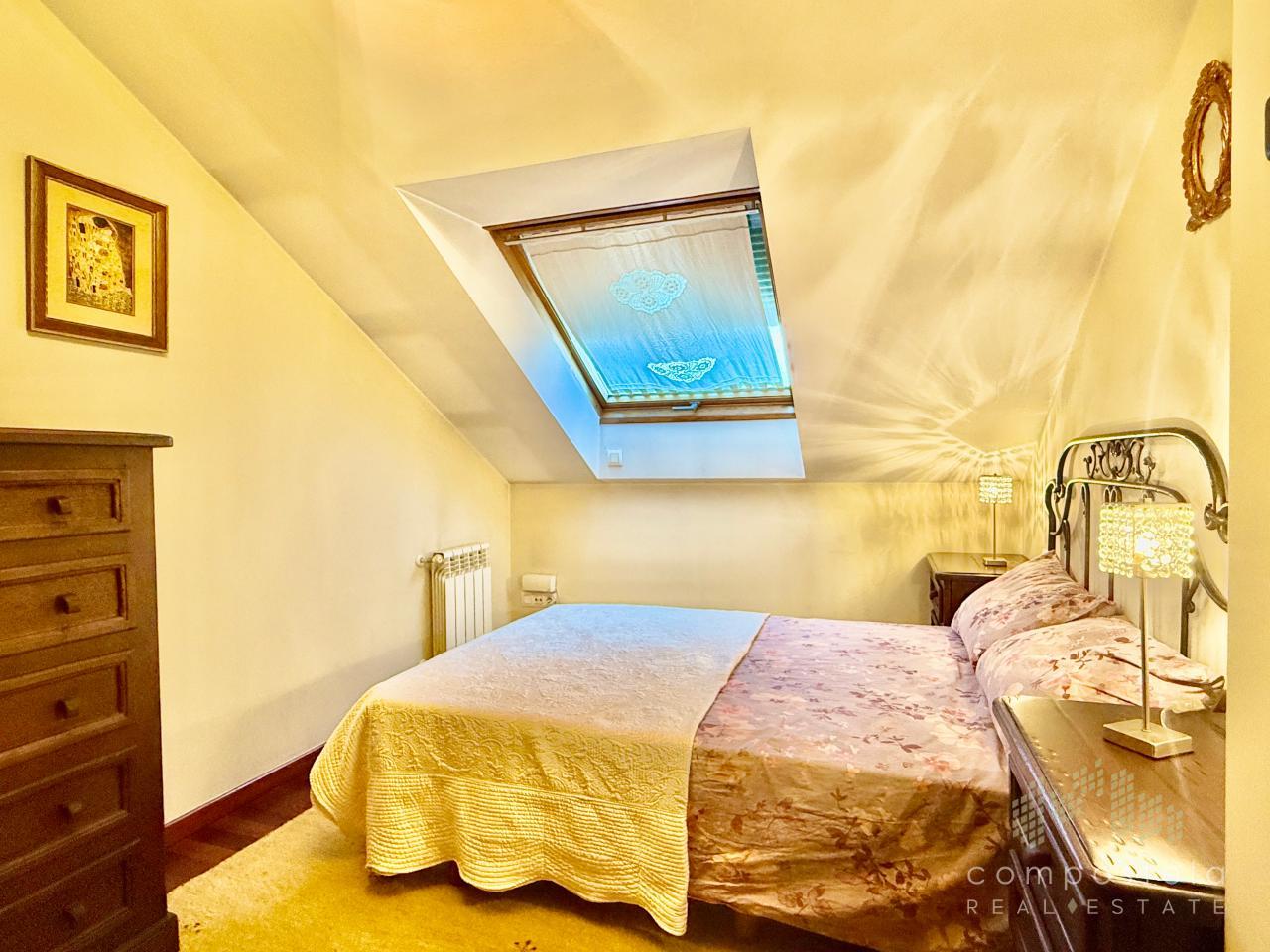 Persiana eléctrica en velux de dormitorio
