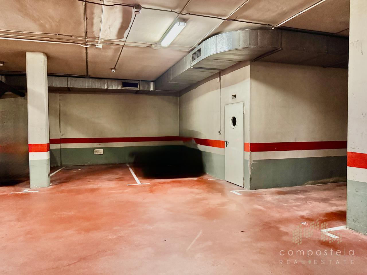 Cómoda plaza de garaje, trastero al lado