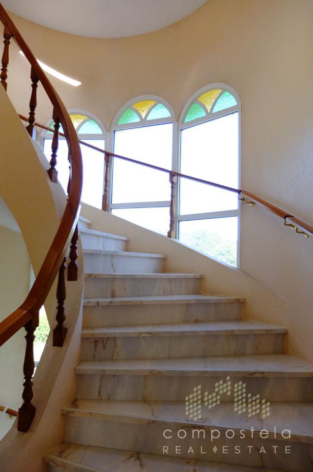 Escalera subida a primera planta