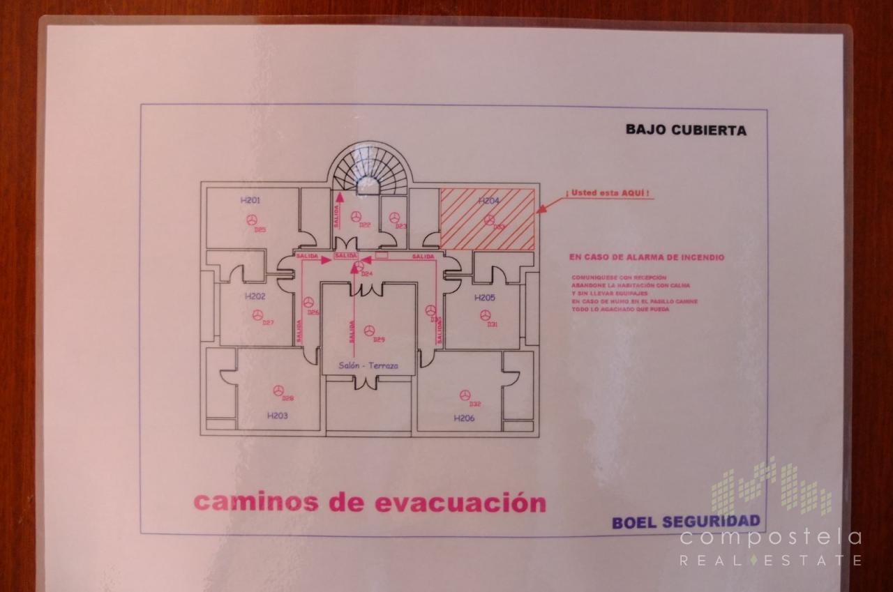 Planta bajo cubiertas con 7 dormitorios