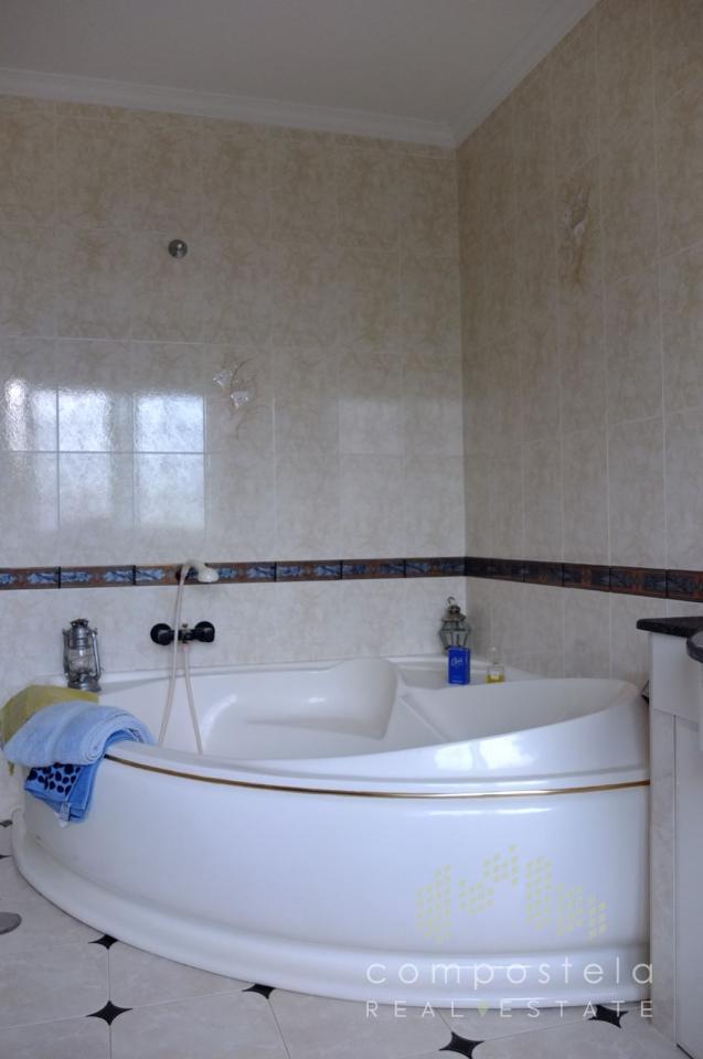 Destaca este baño en uno de los dormitorios más grandes del hotel