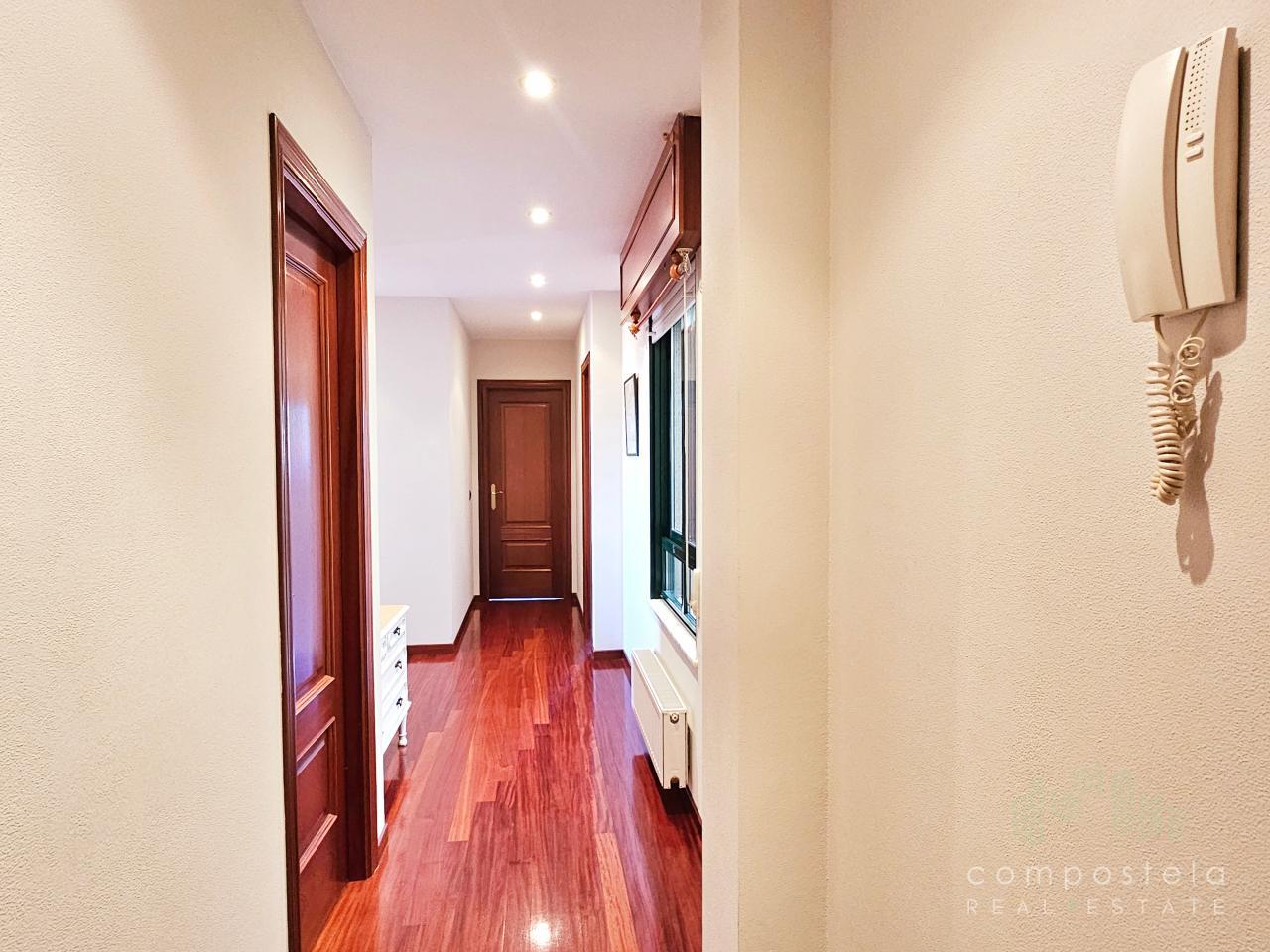 Luminoso y amplio hall