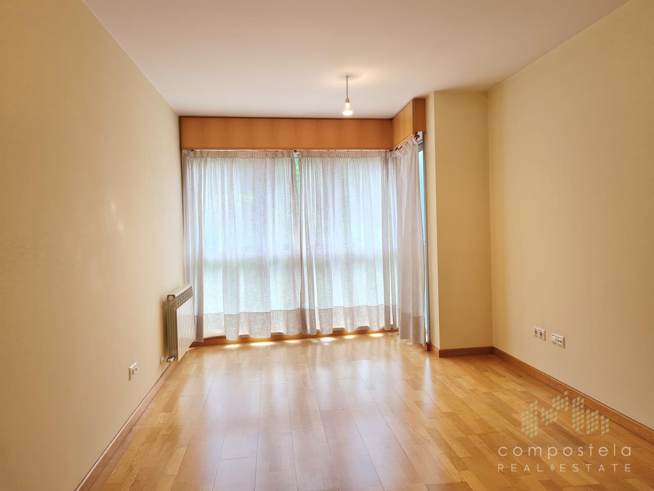 Salón comedor, galería, vistas a zonas verdes