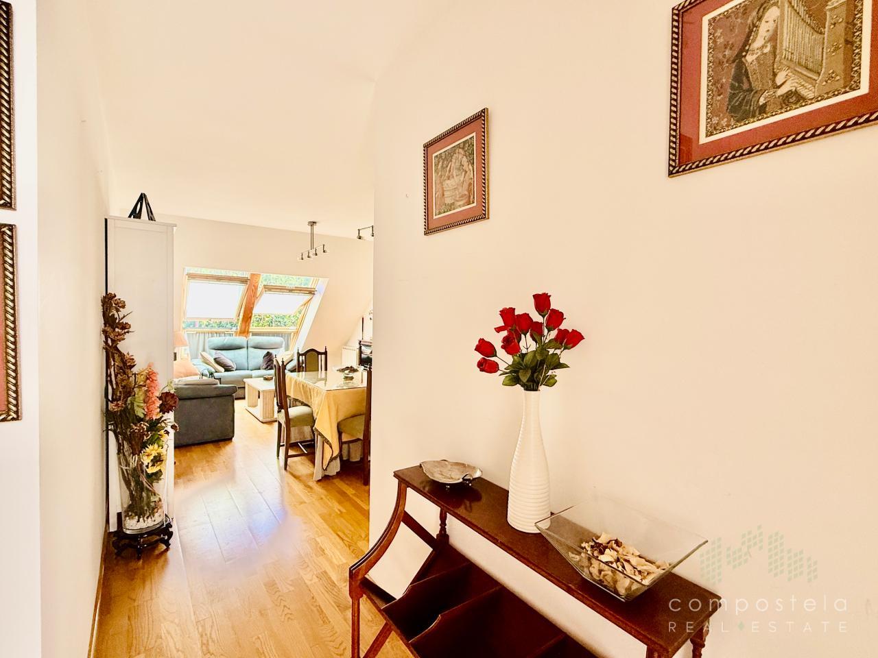 Acogedor hall, abierto al salón comedor