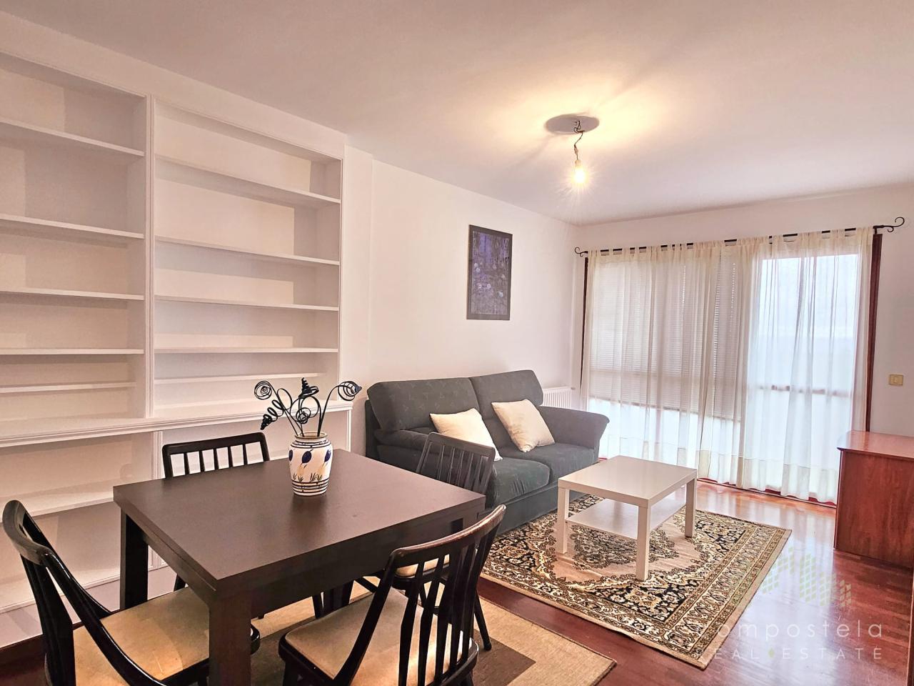 Salón comedor, salida a balcón