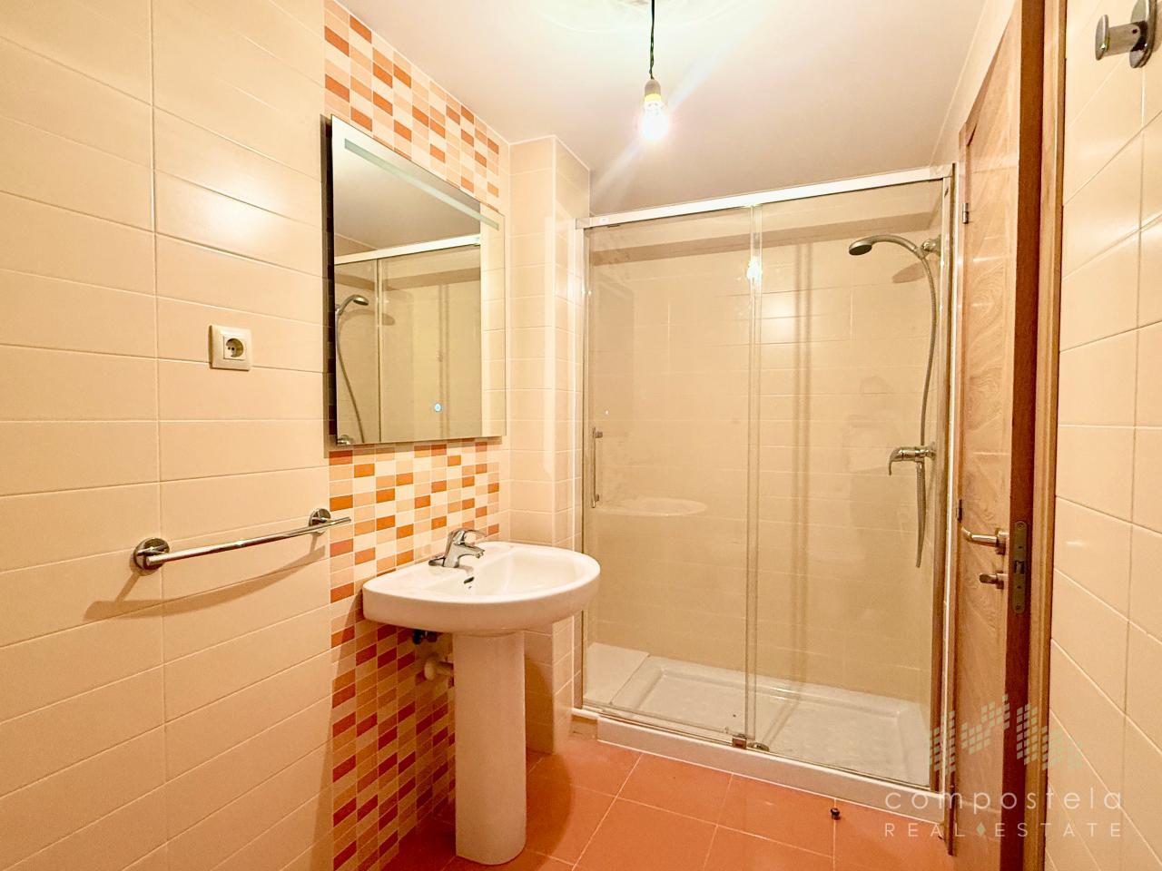 Cómodo y amplio baño general