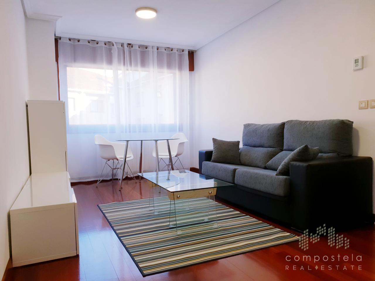 Luminoso y funcional salón