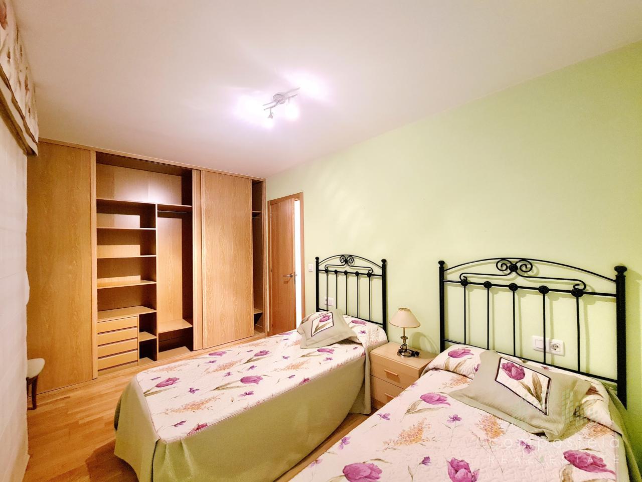 Gran armario empotrador en este 1º dormitorio