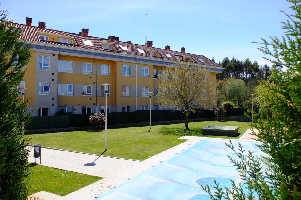 Fachada del edificio, piscina comunitaria