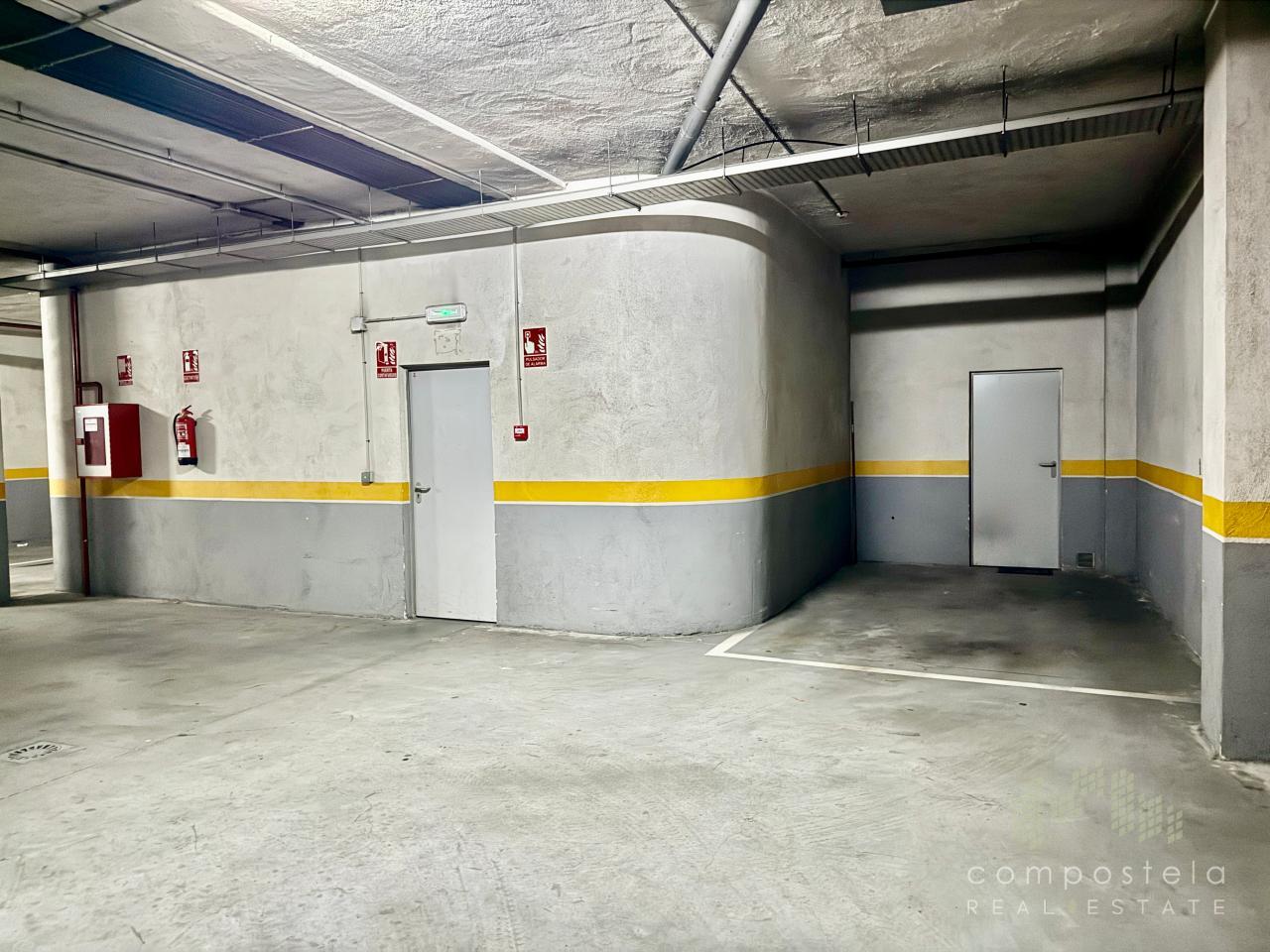 Plaza de garaje con trastero incorporado