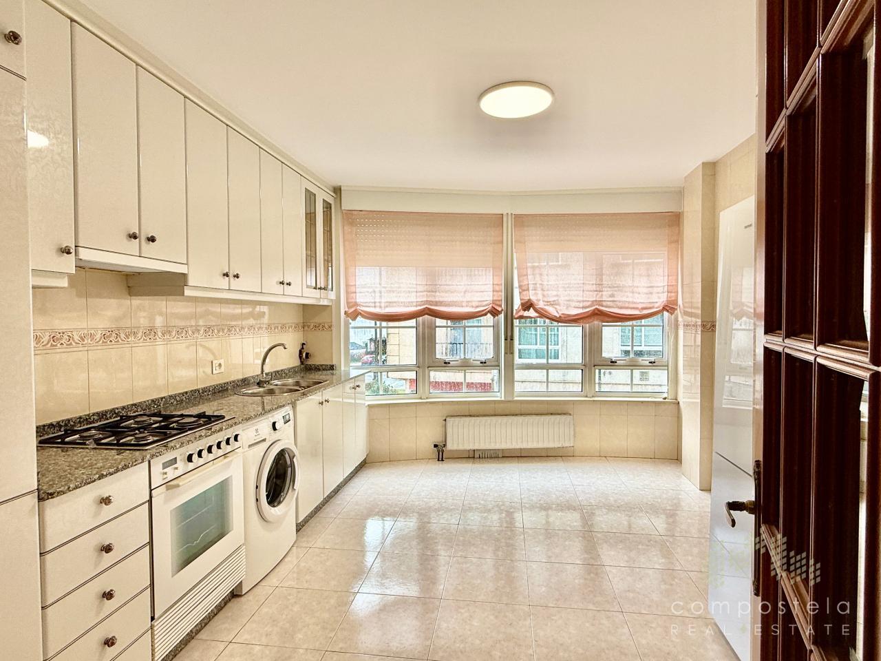 Excelente cocina, destaca por su amplitud