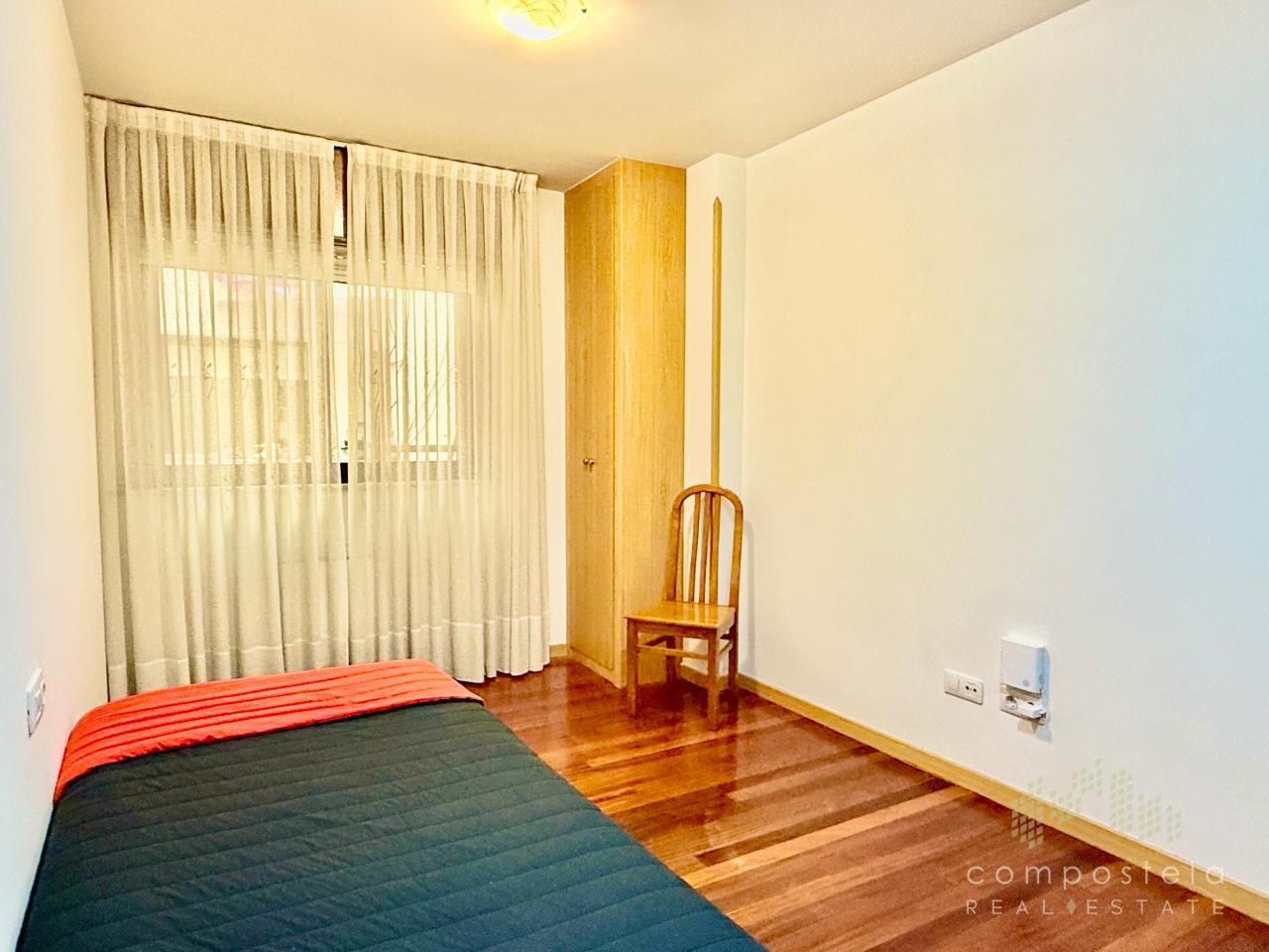 Dormitorio secundario con 2 armarios empotrados