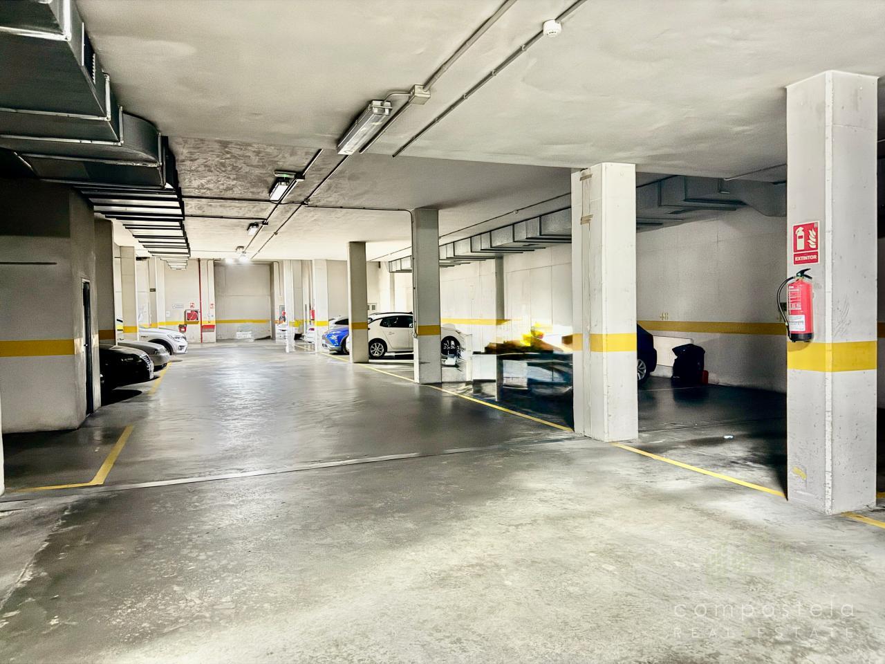 Zonas comunes amplias en garaje