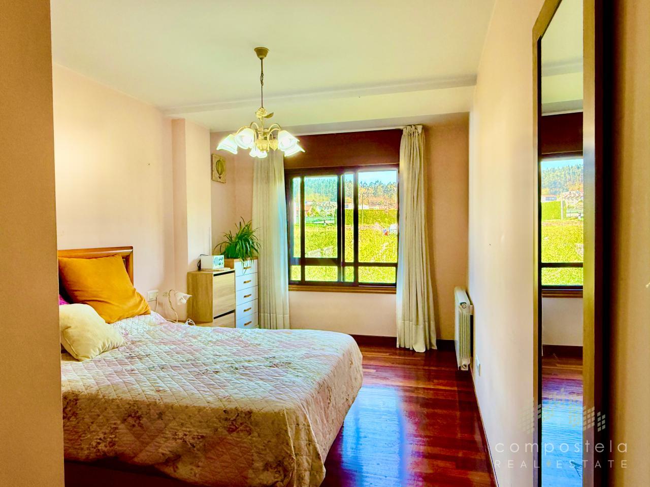 2º Dormitorio, salida a pequeña terraza-balcón