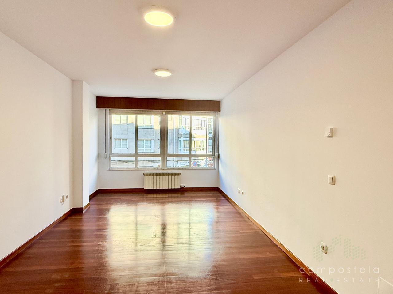 Gran salón comedor, luz natural