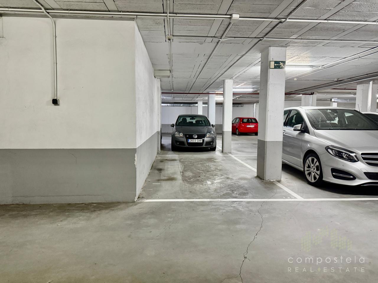 Plaza de garaje en sótano. Trastero en bajo cubierta